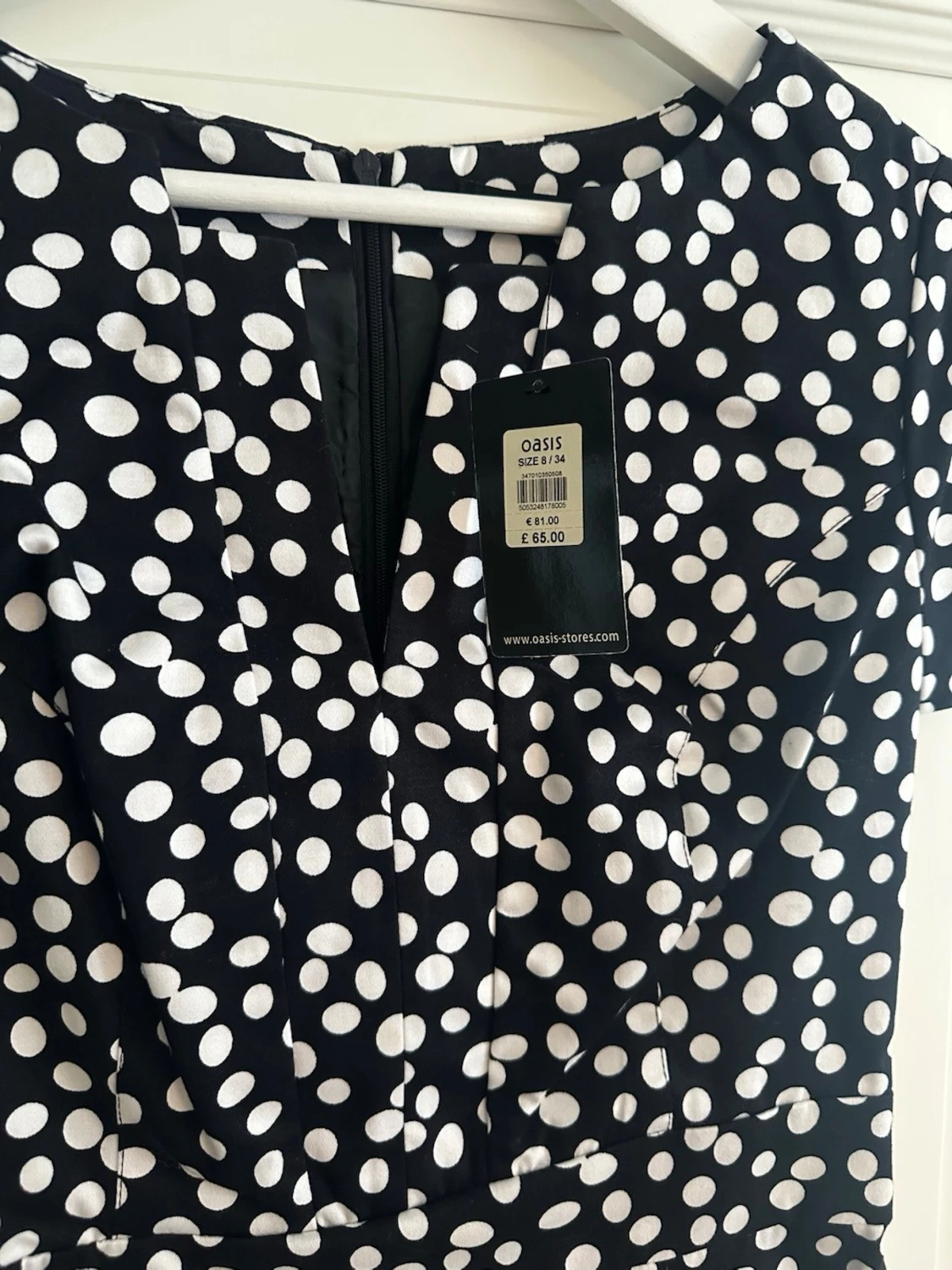 Svartvit prickig klänning från Oasis - 1