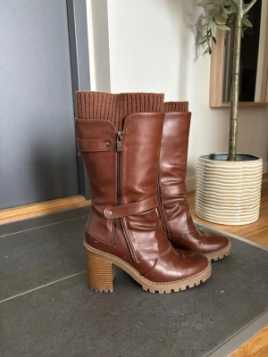 Stövlar från Anna Field - Stövlarna är bekväma och mjuka på insidan. Stövlarna har varit väl omhändertagna och är i mycket bra skick.