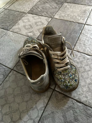 Maison margiela gats - Helt sjukt sällsynta gats! Storlek 40 men passar 42 jag har 42 på allt och de passar mig. Skriv vid funderingar! 