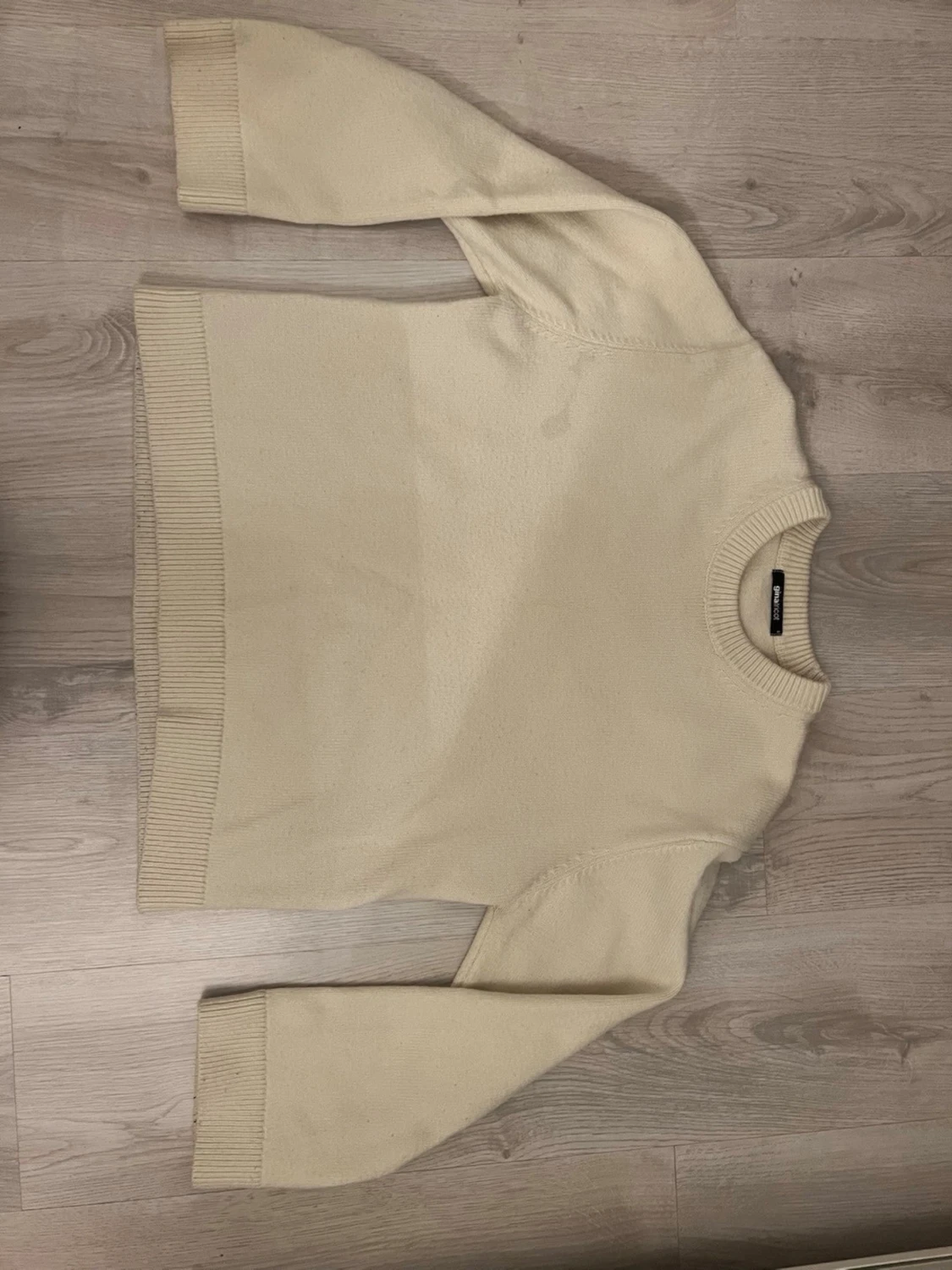 Beige stickad tröja från Gina Tricot