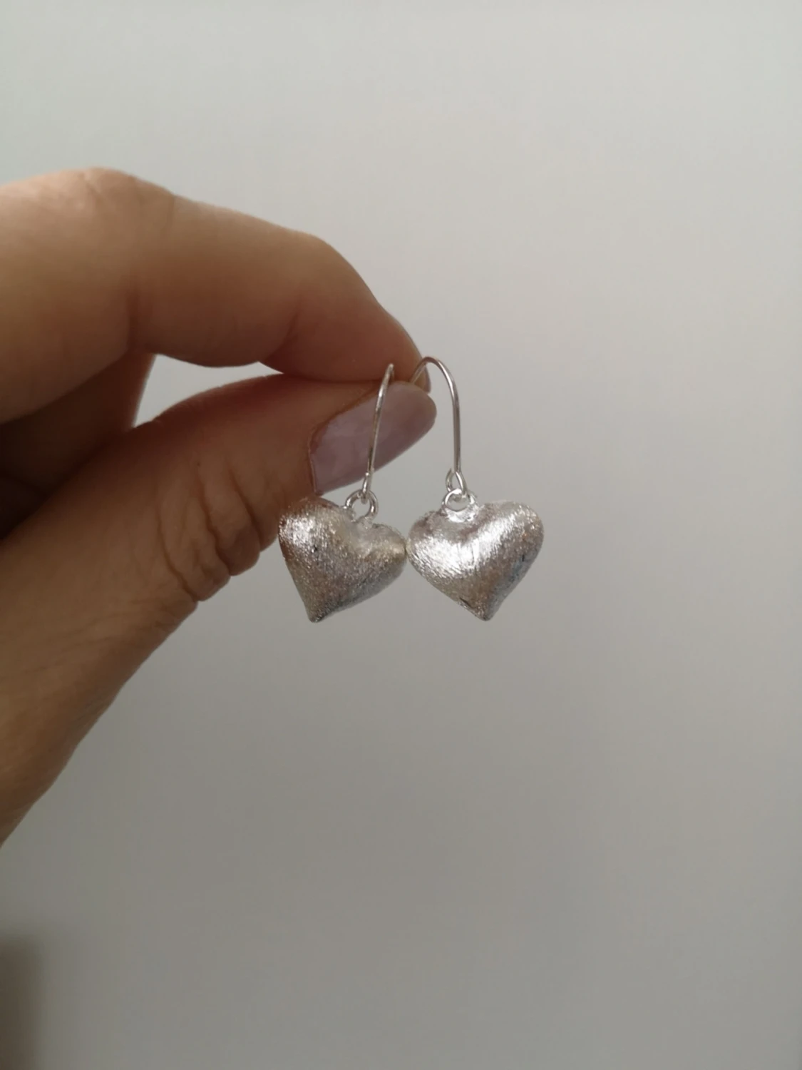 Silvriga hjärtformade örhängen - 2
