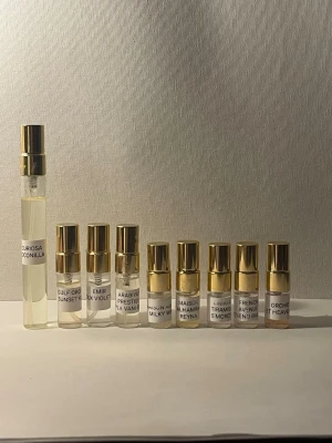 Parfym splittar  - Curiosa coconilla 10ml ca 8ml kvar Gulf orchid sunset kiss 3 ml  2,7ml kvar  Paris corner Emir voux violette 3 ml  2,7 ml kvar Arabiat prestige nyla Vani-elle  3ml ca 2,9 ml kvar Maison asrar Milky way 2 ml 1,7 ml kvar  Maison alhambra reyna 2 ml 1,7ml kvar Zimaya tiramisu smorse 2ml 1,7ml kvar  French avenue Veneno Bianco 2ml 1,7ml kvar  Gulf orchid sweet heaven 2ml 1,7ml kvar. 