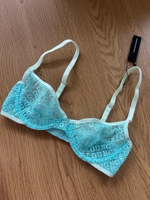 Lounge 🩵 - Ny superfin blå / turkos mesh bh från Lounge Underwear i storlek 65B. Nypris ca 550kr 🩵