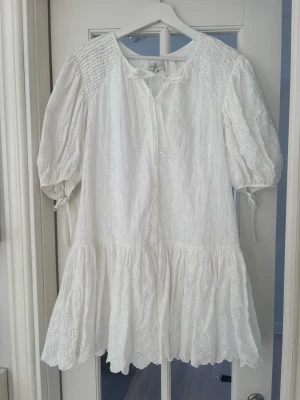 Jätte fin studentklänning från By Malina - Säljer min super finastudentklänning från By Malina🌷Endast använd en gång och i super bra skick. Nypris var 2495kr.