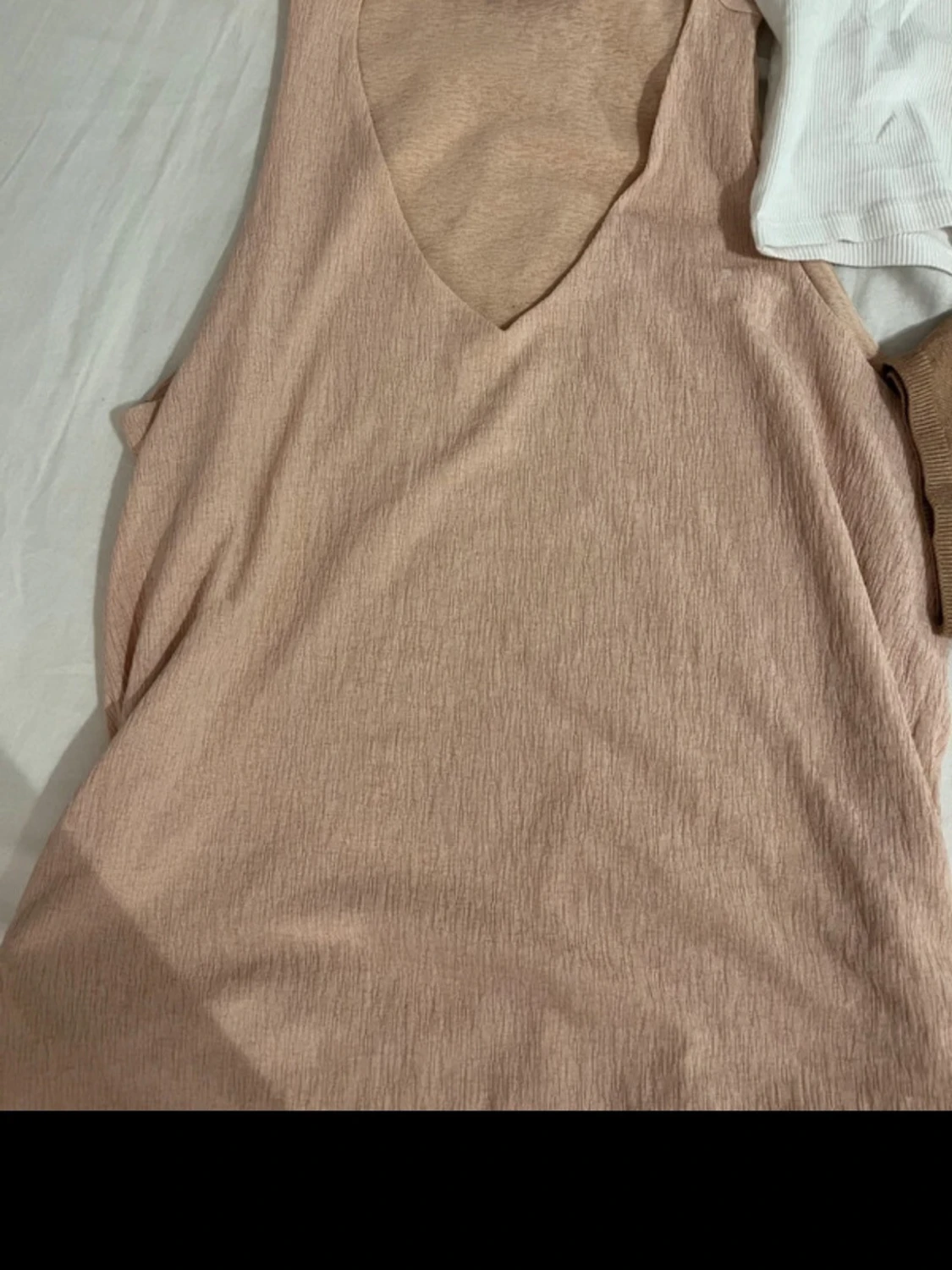 Tre toppar i beige, vit och brun - 1