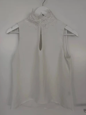 Topp från Zara - Fin topp från Zara i strl xs. Endast använd vid ett tillfälle så är i fint skick.