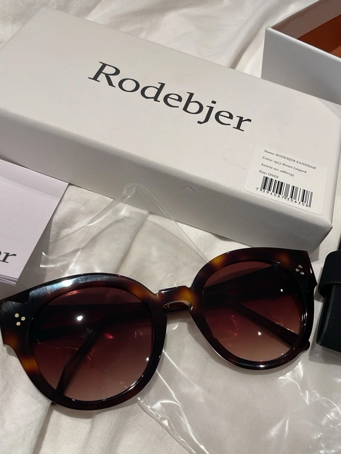 Bruna solglasögon från Rodebjer - 1