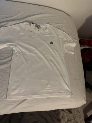 Vit  t-shirt  - Snygg vit t-shirt 