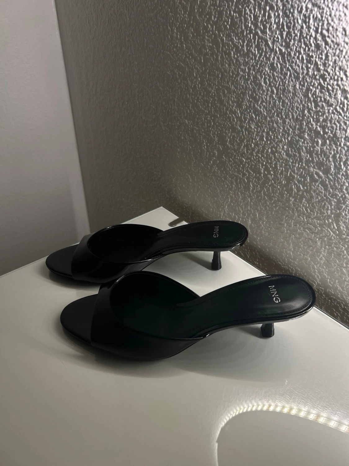 Svarta slip-in pumps från MNG