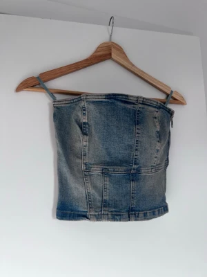 Denim jeans tubtopp  - Köpt från Zara för 349kr. Använd max 2 gånger. 