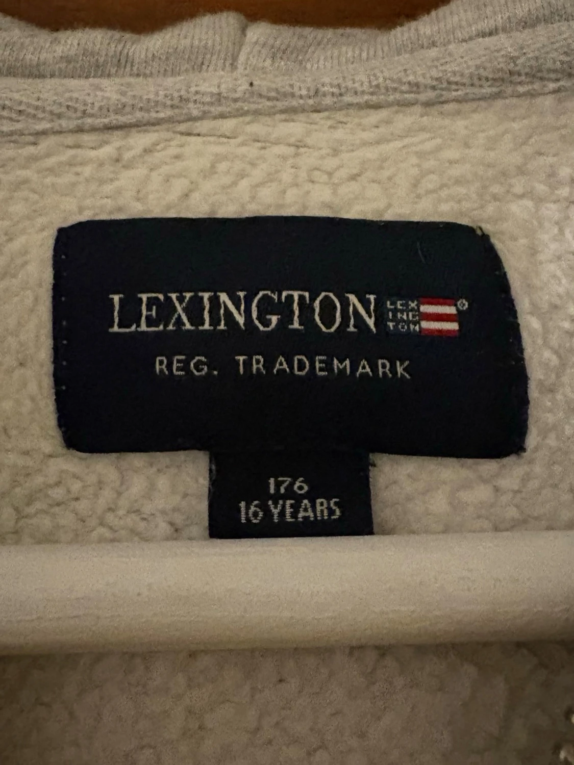 Ljusgrå zip hoodie från Lexington - 5