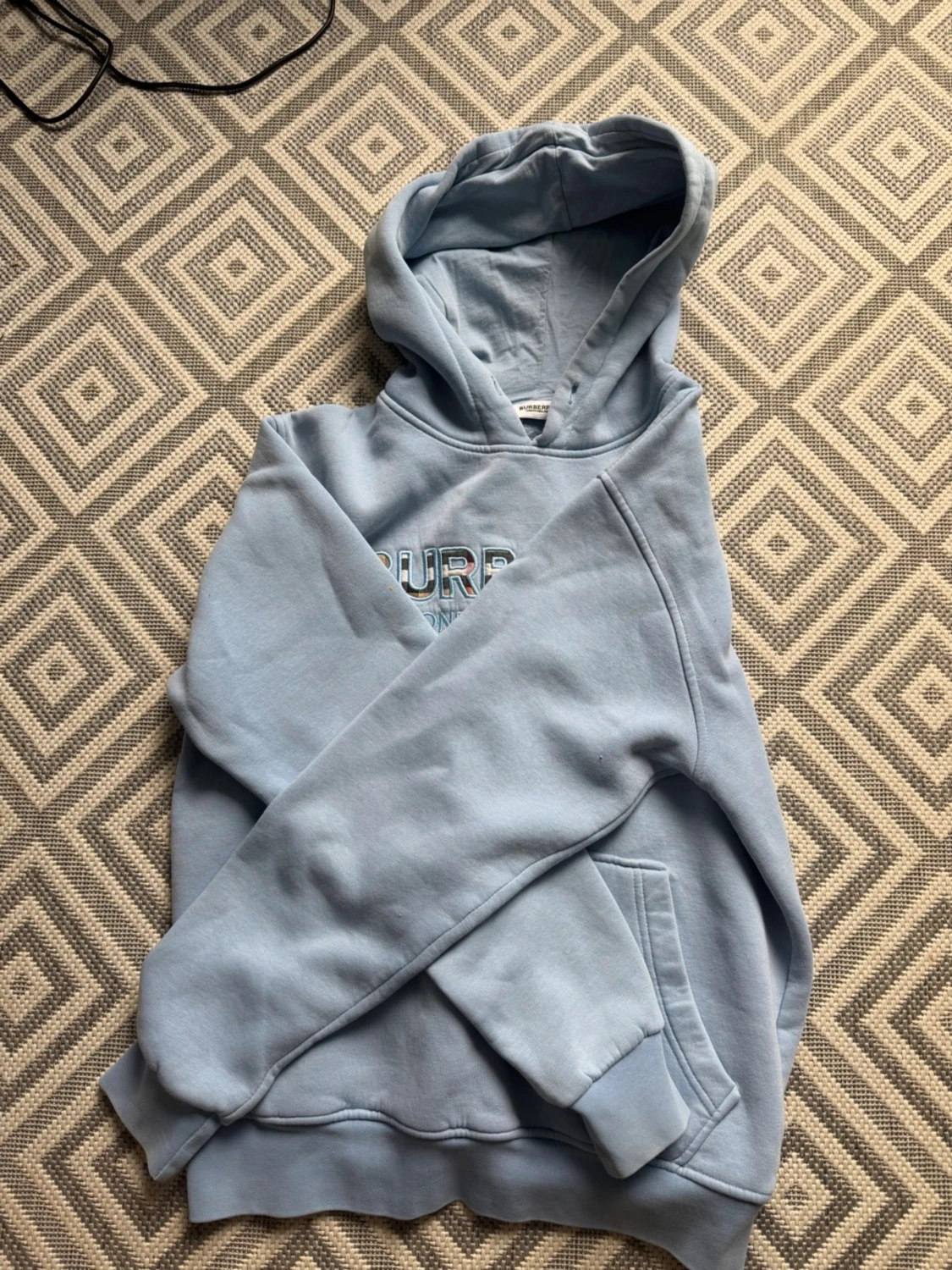 Ljusblå Burberry hoodie med tryck