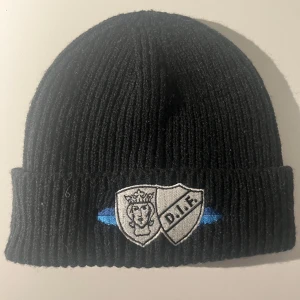 Lgs mössa  - Perfekt mössa. Nytt skick aldrig använd svår att få tag på. Passar perfekt 