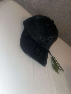 Svart jumbo keps  - Helt ny och fräsch keps. Kommer med alla tags!