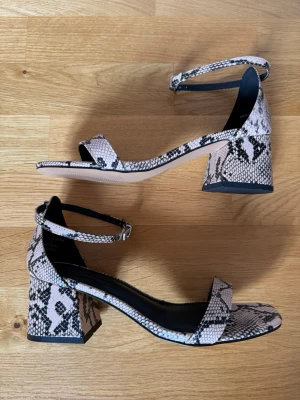 ASOS Heels - ASOS-sandaler med klack i storlek UK 5 (38). Perfekta för varma dagar Kan levereras eller hämtas i Lund! 