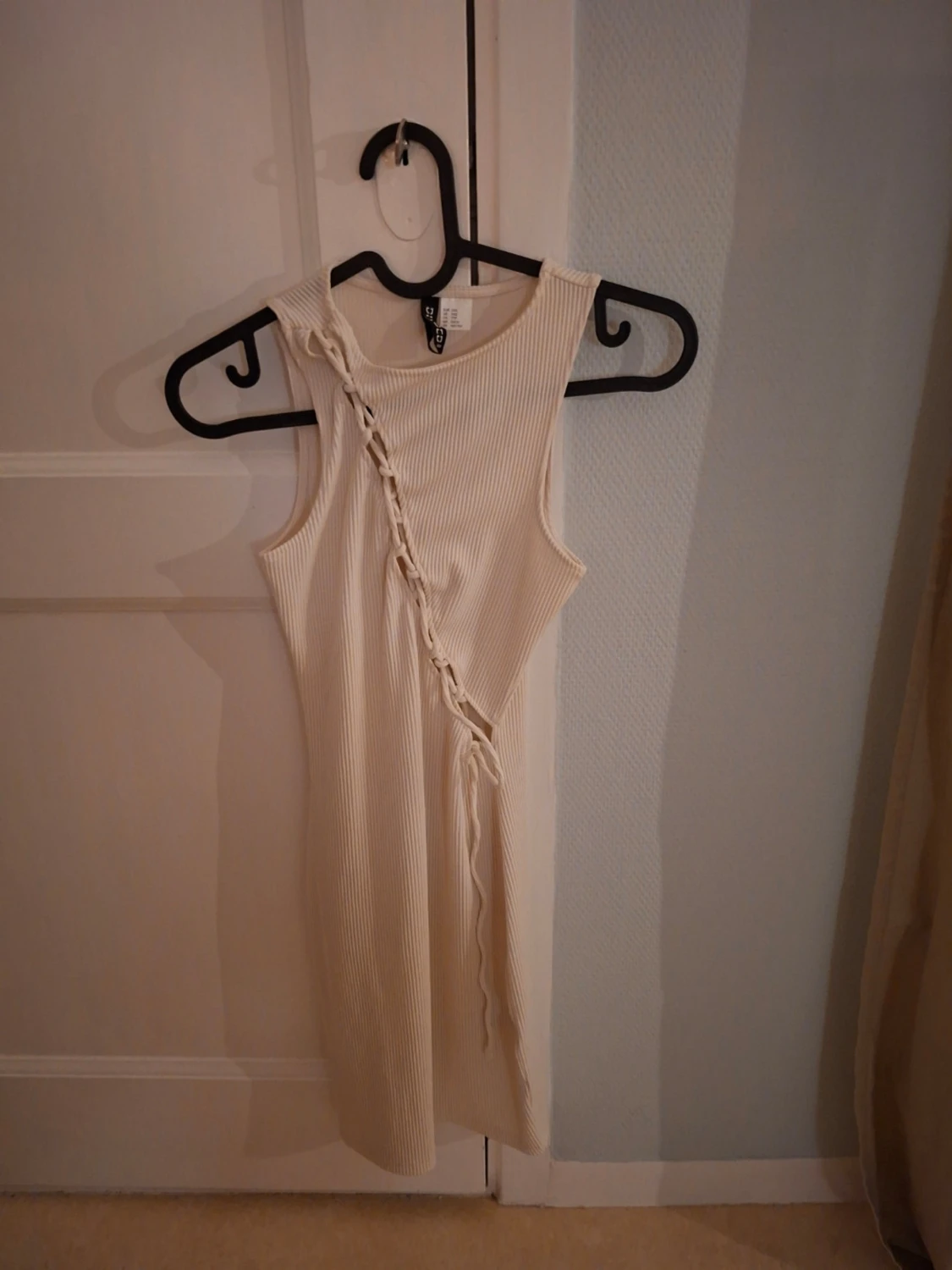 Vit tight klĂ€nningđ€