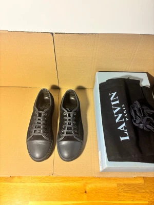 Lanvin Dbb1 Nappa Cap Toe Sneaker Navy 41 - Storlek 40 (Passar 41), nypris ~5000kr, 100% äkta