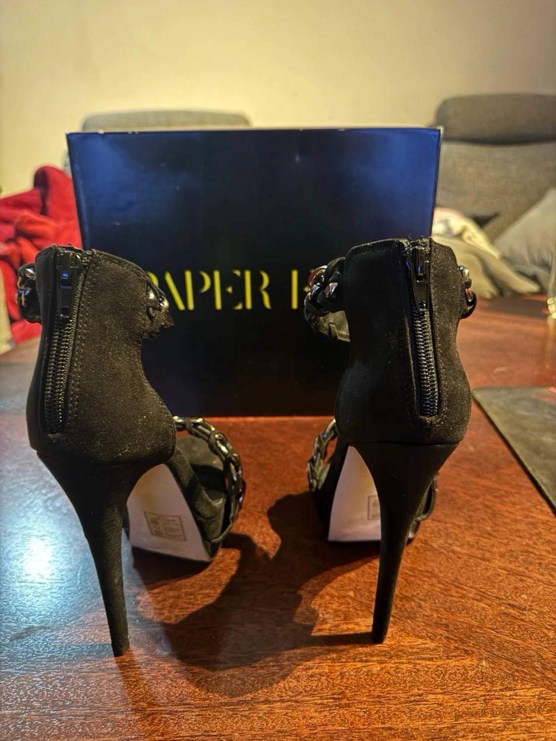 Svarta pumps med kedjedetaljer - 2