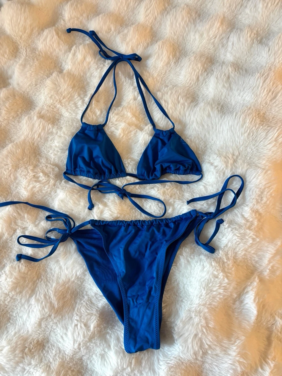 Blå trekantsbikini med knyt - 1