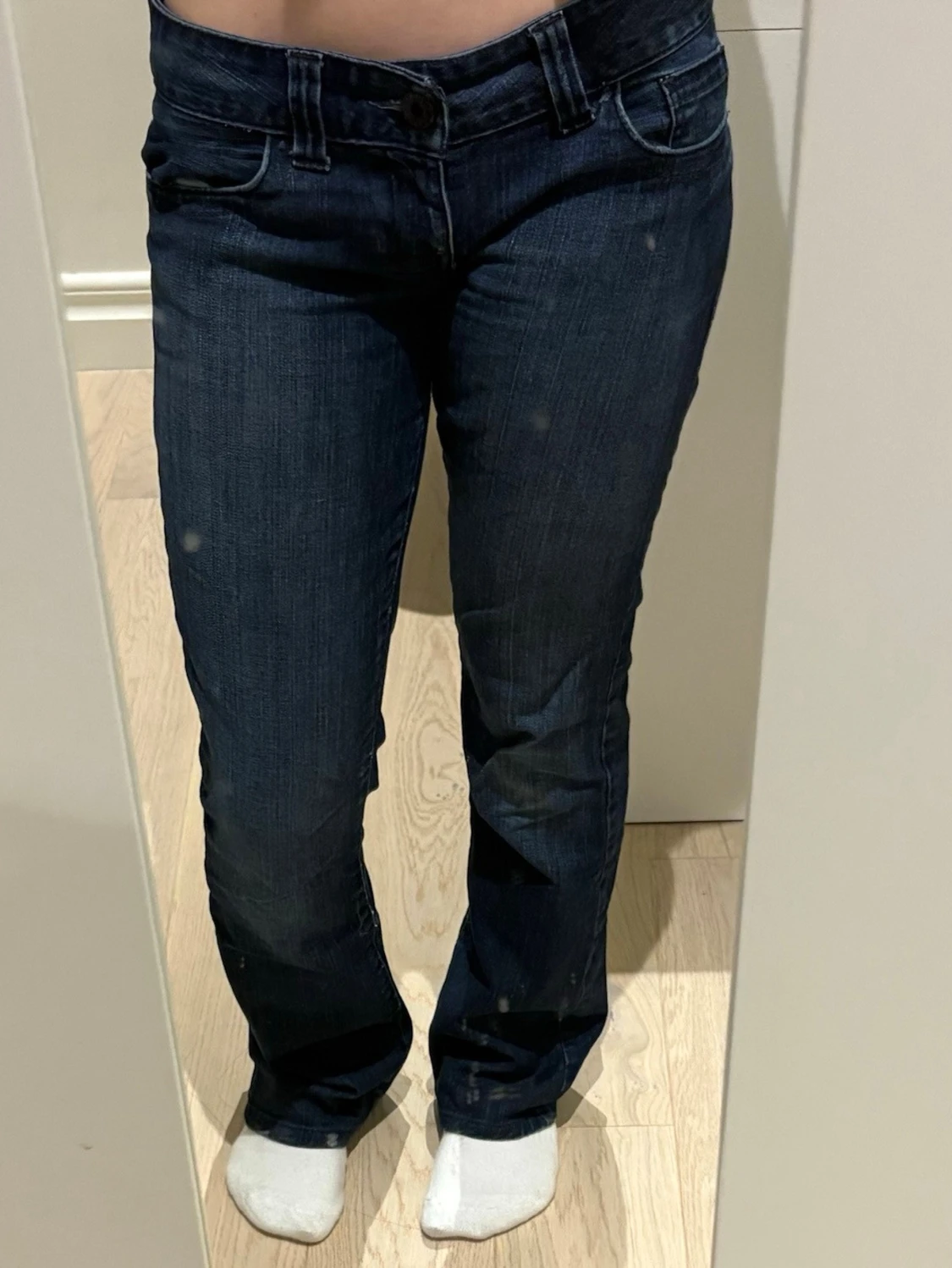 Blå bootcut jeans med broderade fickor - 4
