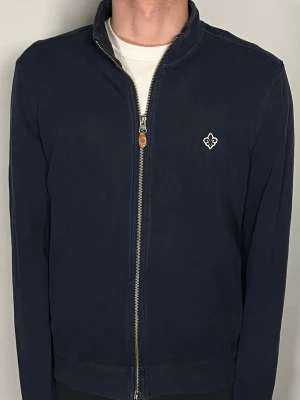 Morris helzip - Säljer en riktigt snygg och trendig Morris helzip i fint skick, storlek M, vid frågor är det bara att skriva //Gramenti