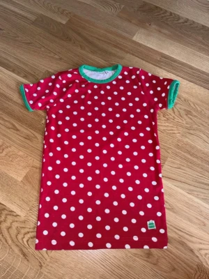 Topp KAXS  - Topp från KAXS (Kappahl) i storlek 122/128.  I nyskick.  100% bomull.