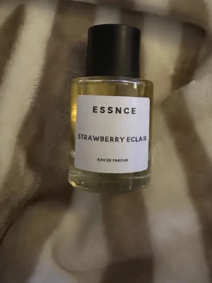 Essence starwberry eclair - God
