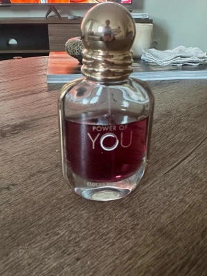 Power of You parfym från Emporio Armani - Power of You från Emporio Armani 30ml, cirka 1/3 använd, säljs då den inte kommer till användning, orginalpris 810kr