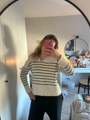 Randig stickad tröja från Zara - Snygg stickad tröja från Zara 