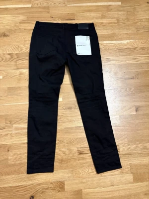 Svarta jeans - Knappt använt, inga skador och ren