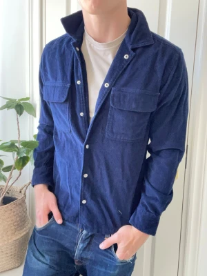 These glory days Manchester overshirt  - These glory days Manchester overshirt , Inga defekter! Modellen i bilderna är 180 cm 75 kg och bär Storlek S , Kom med frågor! 🌟 (Kan gå ned i pris vid köp av paket 😉) 