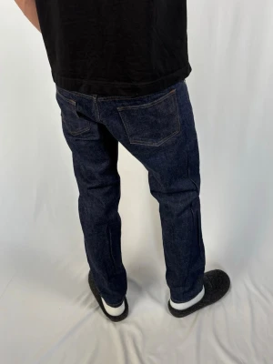 A.P.C selvedge jeans - APC Selvage Jeans | Modell: Petite New Standard | Skick 9/10 mycket bra | Nypris ca 3000kr | Mitt pris 699kr |Modellen på bilderna är 182cm och väger 67kg |  Midja: 42,5cm | Ytterbenslängd: 97cm | Benöppning: 17,5cm | Lår: 30cm | Kom gärna pm vid frågor eller funderingar | Postas eller möts upp i Gävle!