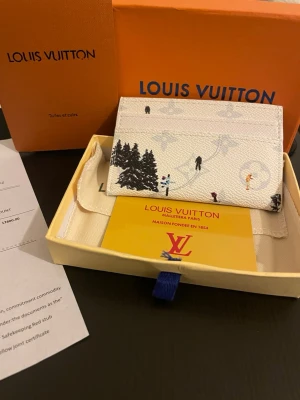 Vit korthållare - En oanvänd plån bok jätte fin och stilig 