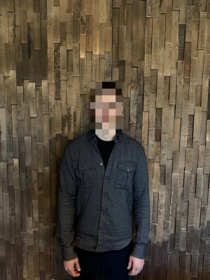 Oscar Jacobson overshirt  - Stilig och populär overshirt från Oscar Jacobson! Skick 10/10🔥. Riktigt stilig nu inför våren. Storlek S. Bara att höra av er vid frågor/ fler bilder! 
