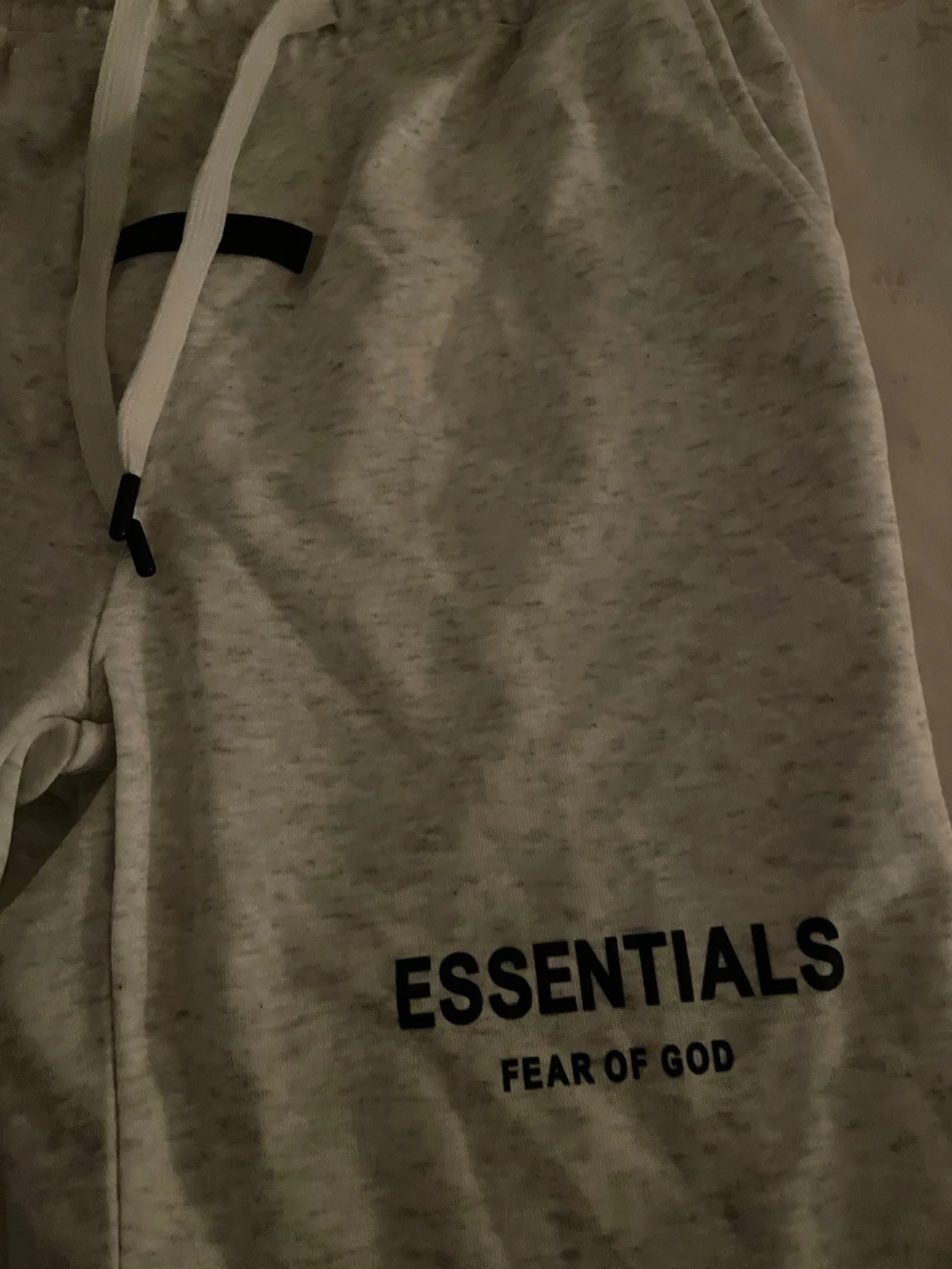 Grå Essentials Fear of God shorts - 1