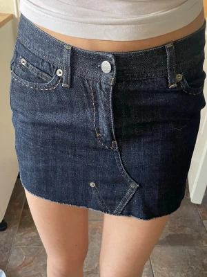 Jeanskjol -  Bra skick, inga synliga defekter Står ej storlek men passar ungefär S/XS (kanske XXS) 