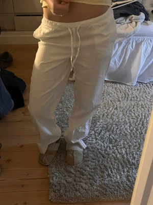 Bikbok  linnebyxor - Helt nya jättefint skick säljer för attvjag har 2 par