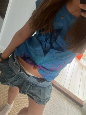 Zara kjol - Supersnygg Zara kjol i barnstorlek, se bild, men passar som xs. Är köpt i Paris och o väldigt bra skick ❤️❤️🥰