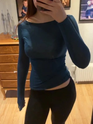 Intimissimi topp - Långärmad tröja av mesh från intimissimi, lite genomskinlig 