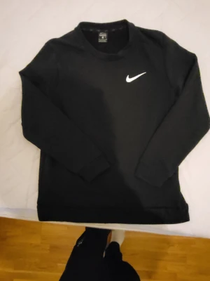 Svart sweatshirt från Nike dri-fit - Mycket gott skick 