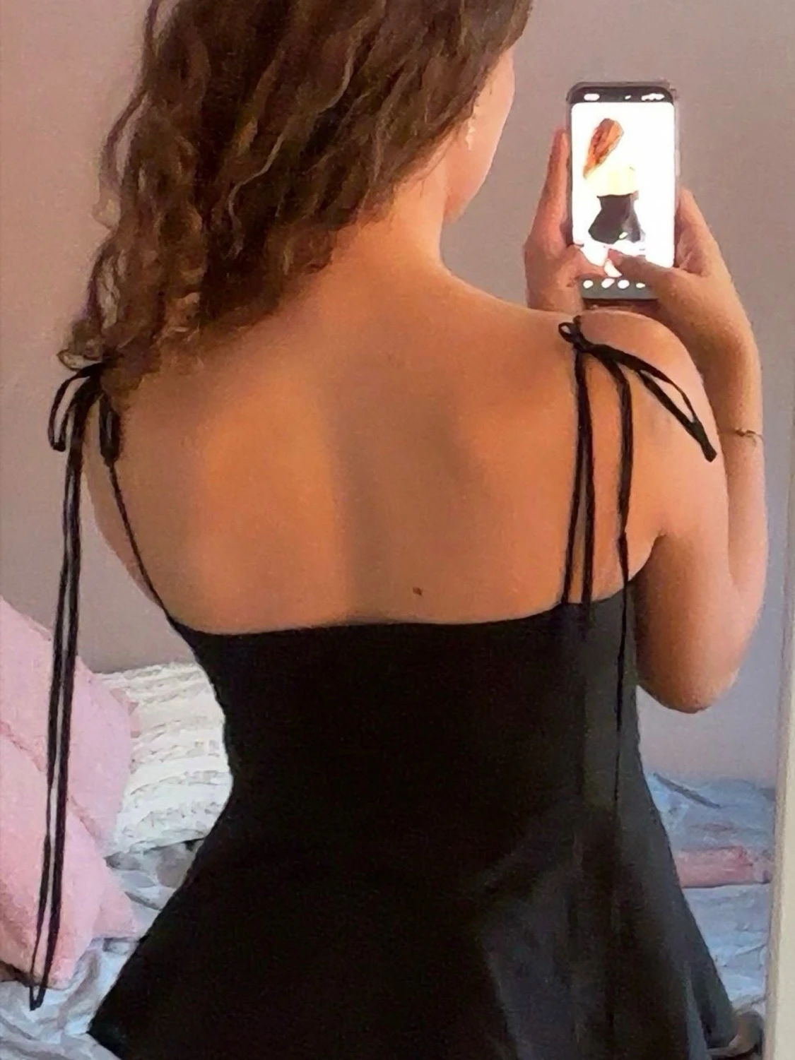 Svart linnetopp med smala axelband - 2