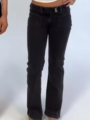 Svarta bootcut jeans från Lager 157 - Snygga svarta bootcut jeans från Lager 157 med låg midja ❣️köpte för 400, säljer för 350