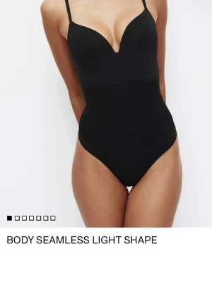 Svart baddräkt med tunna axelband - Body hm slutsåld