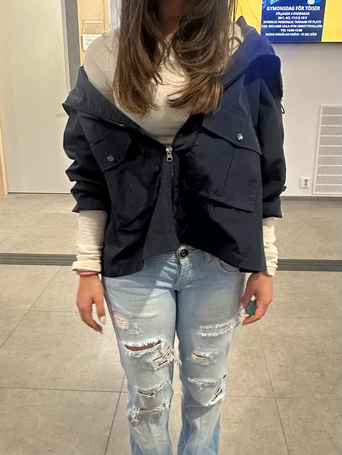 Svart vindjacka med huva - 1