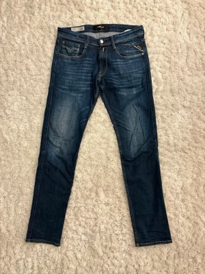 Replay anbass - Säljer dessa sjukt feta replay anbass. Grymt skick, storlek 31/32. Hör av er vid eventuella frågor eller funderingar! 