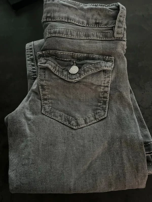 Gina Tricot bootcut jeans - Storlek 146-11år, Kostar egentligen 399