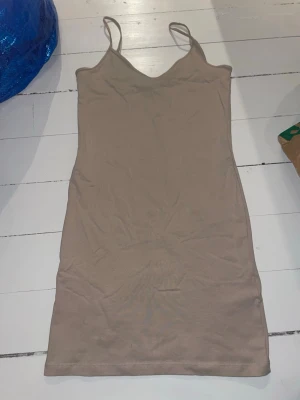 Beige klänning  - Beige klänning 