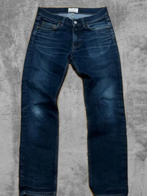 Acne studios jeans W29 - Jeans: Acne studios Storlek: W29 L32   Midja:37.5 cm innerbensmått:70cm  Skick:9/10 Nypris: ca 1500 kr PRIS KAN DISKUTERAS😅  KONTAKTA MIG VID FUNDERINGAR👍