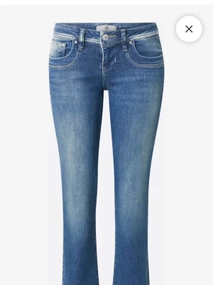 Blå Ltb jeans - Knappa använda