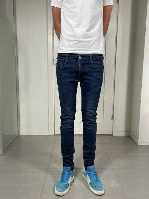 Replay Anbass Jeans  - Säljer nu dessa Replay Anbass Jeans, mått: ca 37 o 103 cm. skriv för fler bilder/frågor🙌🏼